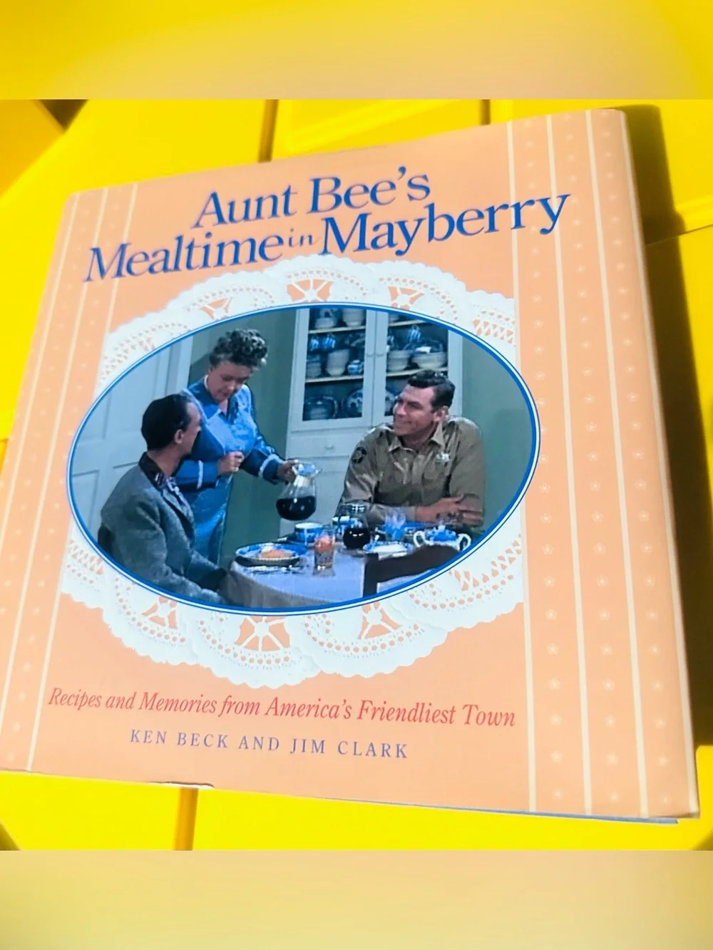 Aunt Bee's Mealtime in Mayberry Cookbook✨👩‍🍳⭐️🧡🤍 - Peach Cover